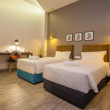 Bzz Hotel Skudai Buitenkant foto