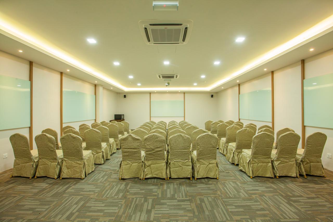 Bzz Hotel Skudai Buitenkant foto