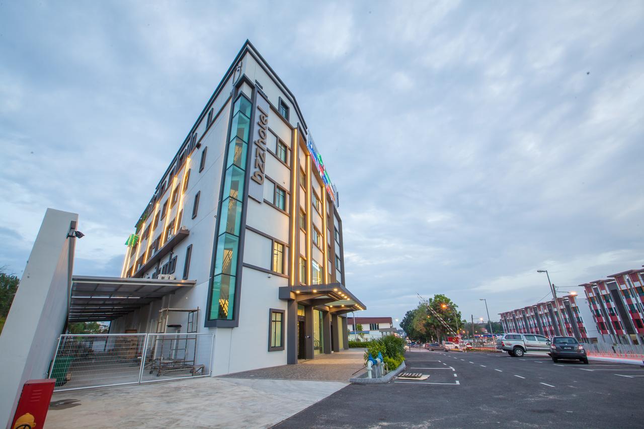 Bzz Hotel Skudai Buitenkant foto