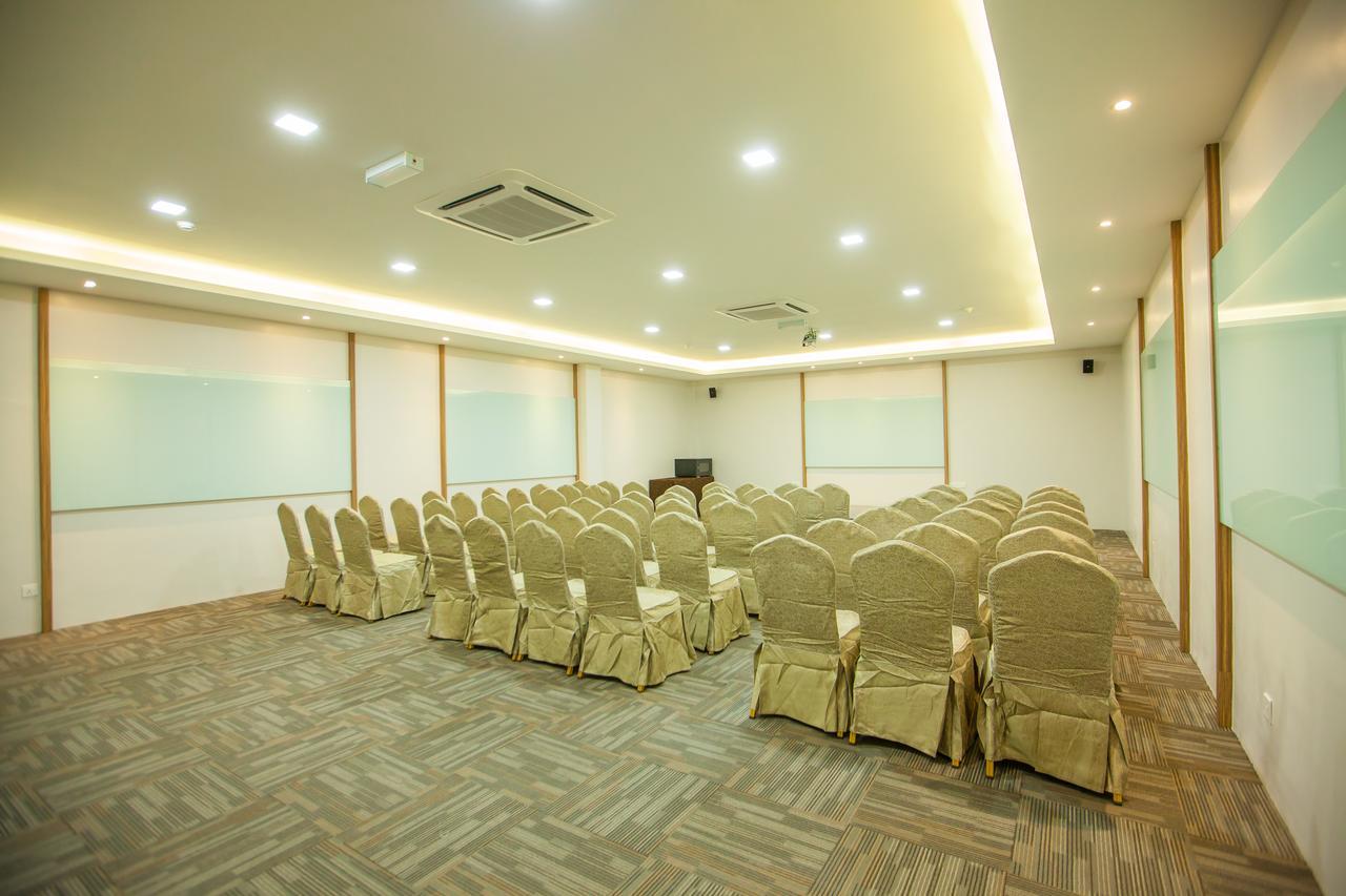 Bzz Hotel Skudai Buitenkant foto