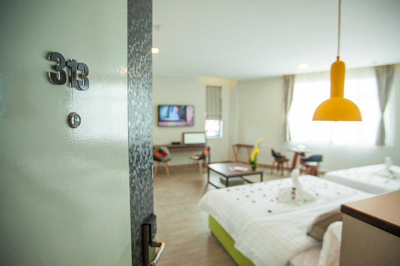 Bzz Hotel Skudai Buitenkant foto