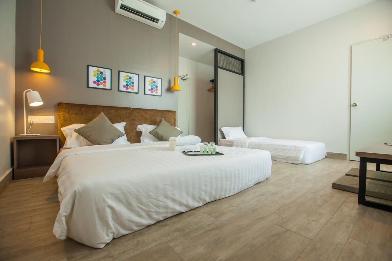 Bzz Hotel Skudai Buitenkant foto