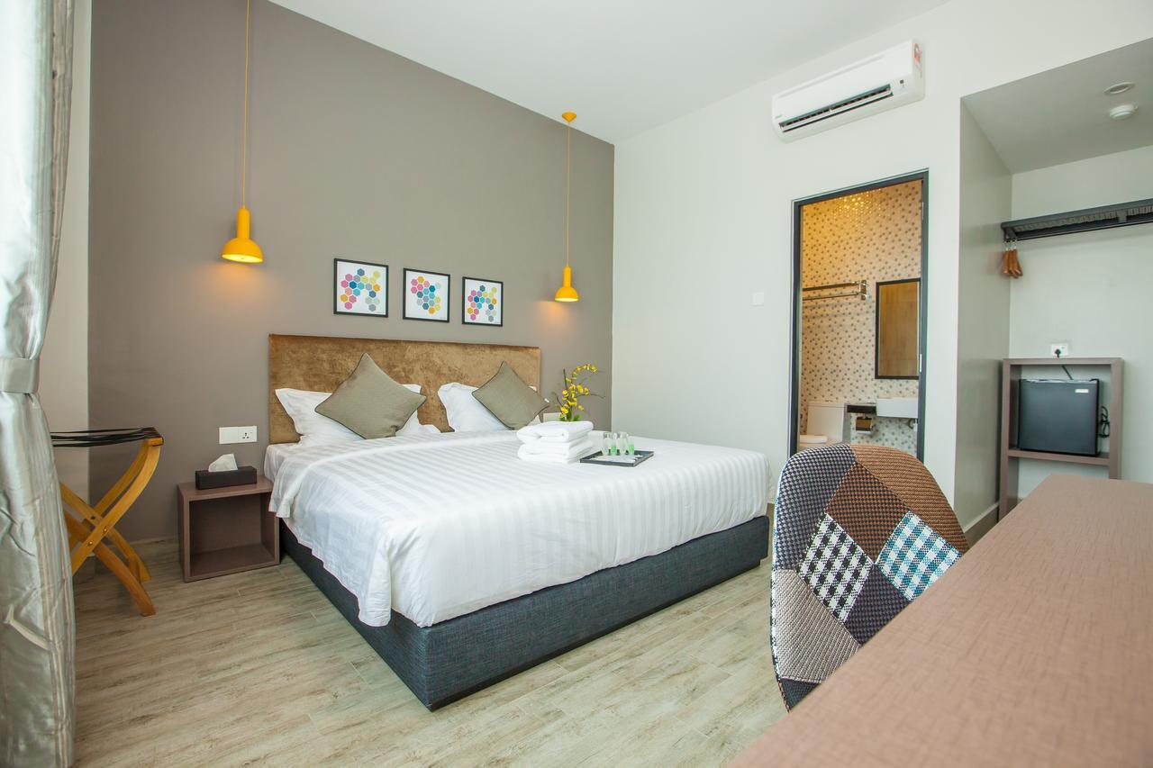 Bzz Hotel Skudai Buitenkant foto