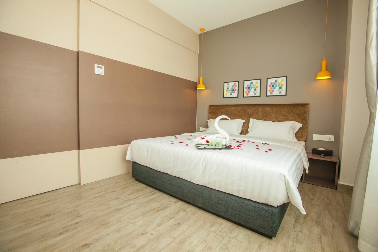 Bzz Hotel Skudai Buitenkant foto