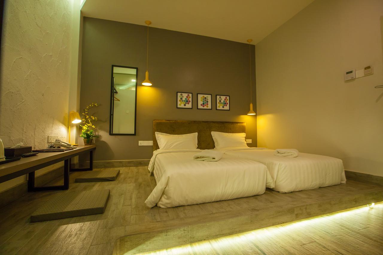 Bzz Hotel Skudai Buitenkant foto