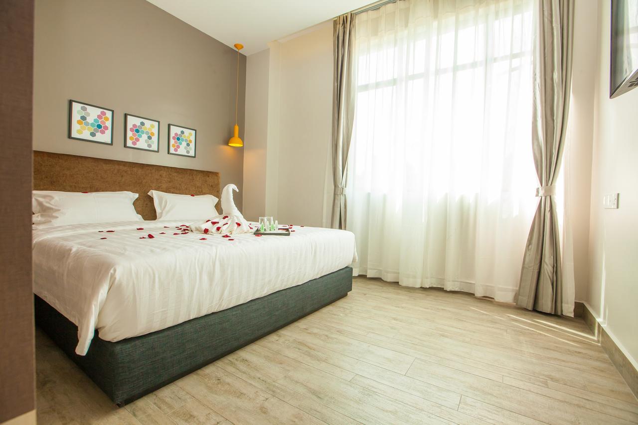 Bzz Hotel Skudai Buitenkant foto