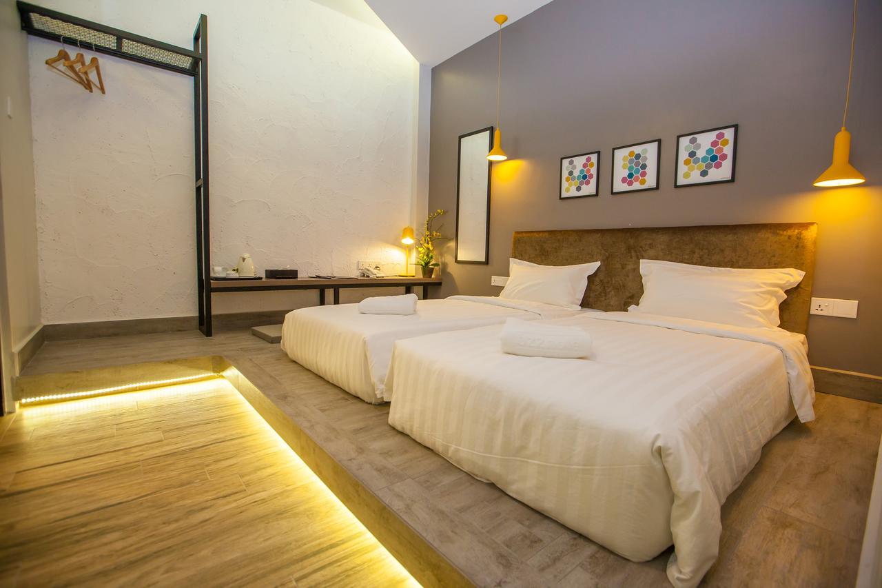 Bzz Hotel Skudai Buitenkant foto