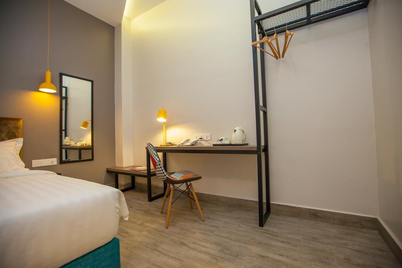 Bzz Hotel Skudai Buitenkant foto