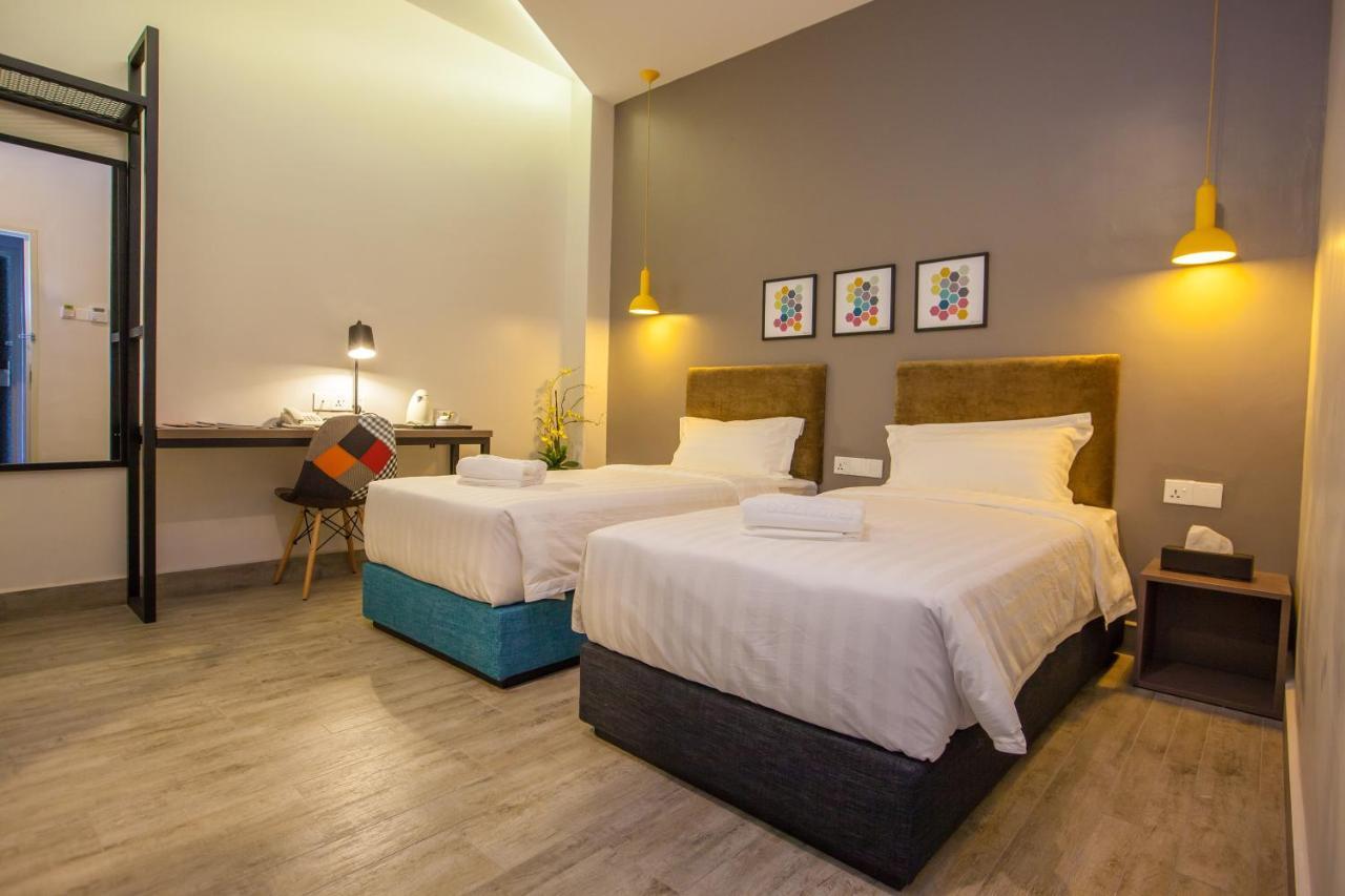 Bzz Hotel Skudai Buitenkant foto